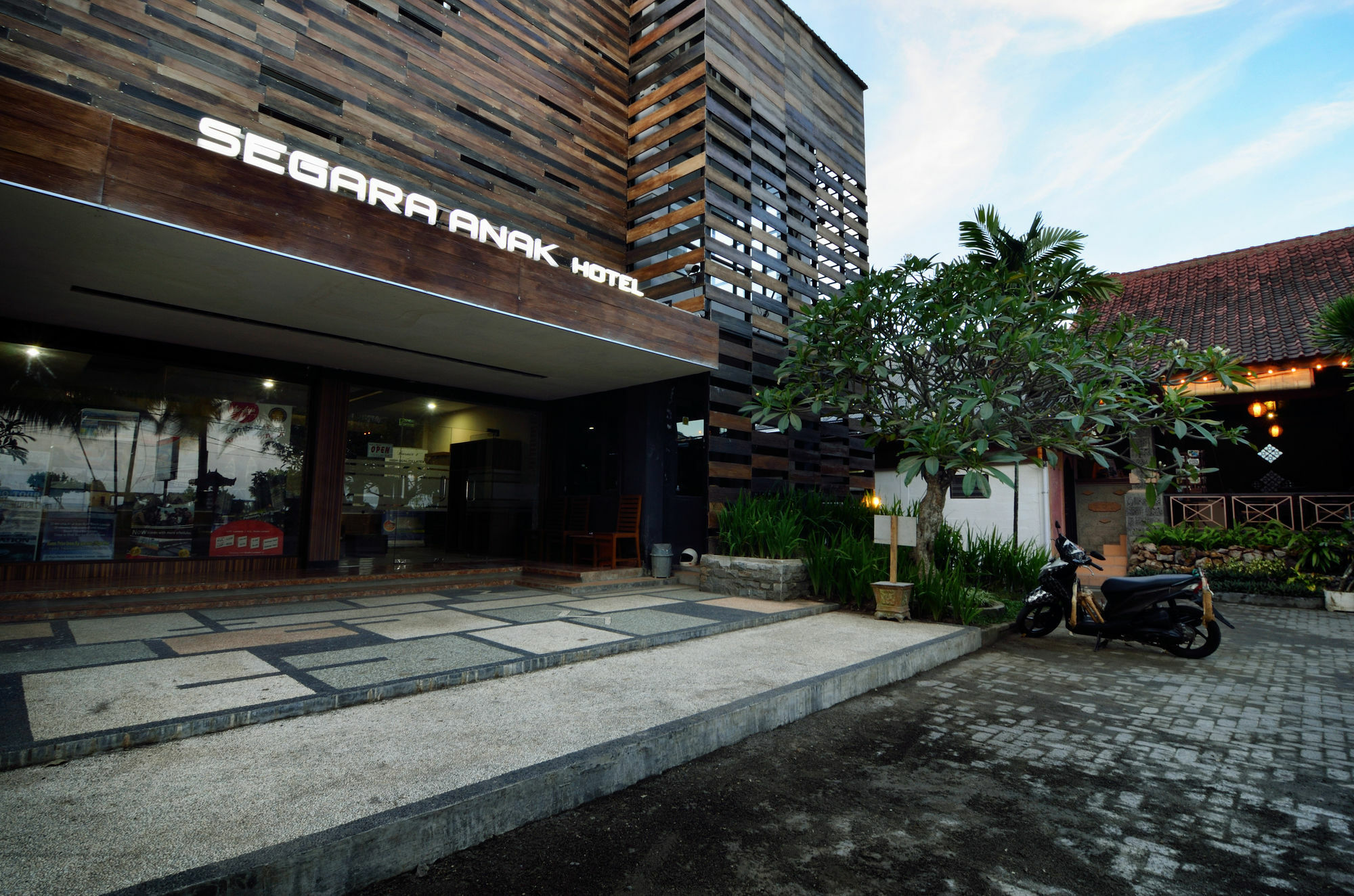 Segara Anak Bungalow & Restaurant Kuta  Exterior foto