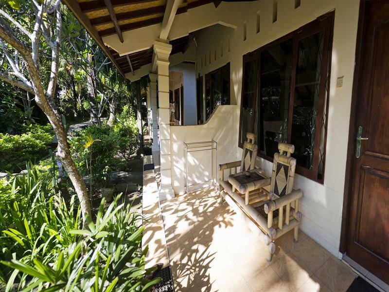 Segara Anak Bungalow & Restaurant Kuta  Exterior foto